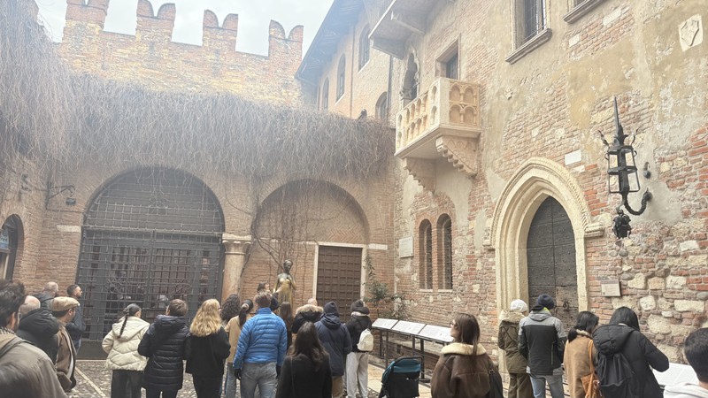 Прекрасное знание материала и контекста