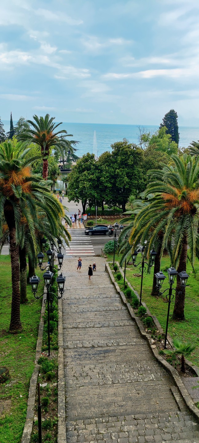 Были с сестрой на экскурсии с гидом Астамуром. Поразили его знание истории,традиций и уклада жизни абхазцев