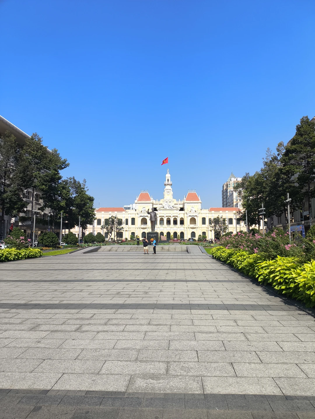 Очень понравился вид экскурсии. Смогли за короткое время понять общие черты города, определить куда сходим посмотреть более детально