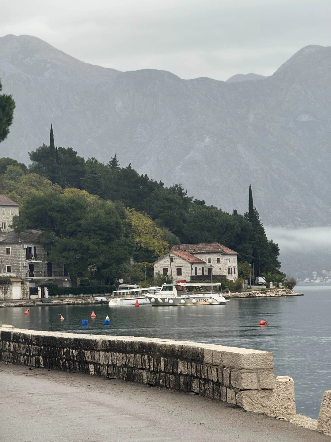 Очень рекомендую экскурсии с Ольгой. Она прекрасный рассказчик и знает ответ на любой вопрос. Мы имели