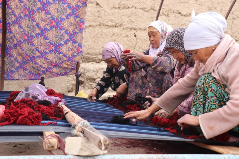 Джип-тур по неизведанному Кыргызстану с геологом: горы, мастер-классы и проживание в юртах