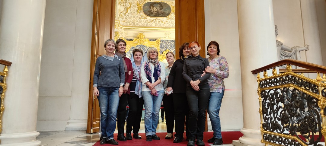 Великолепно! Восхитительно! Блистательно! Эти эпитеты прежде всего в адрес неподражаемой, очаровательной, эрудированной Яны - нашего гида