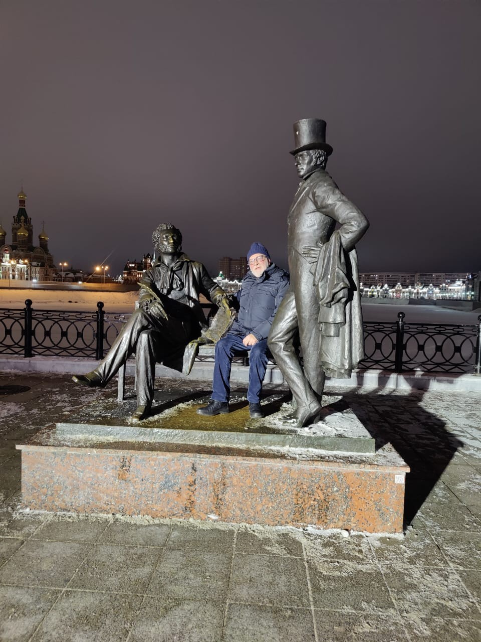 Евгений просто экскурсовод высочайшего класса! Очень любит свой город и свою работу. Увлекательно и интересно рассказывает