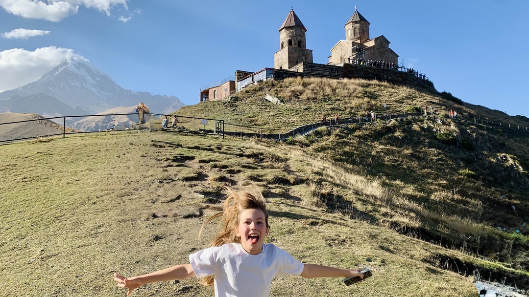 Казбек и Дарьяльское ущелье: Грузия с открытки (Максим)