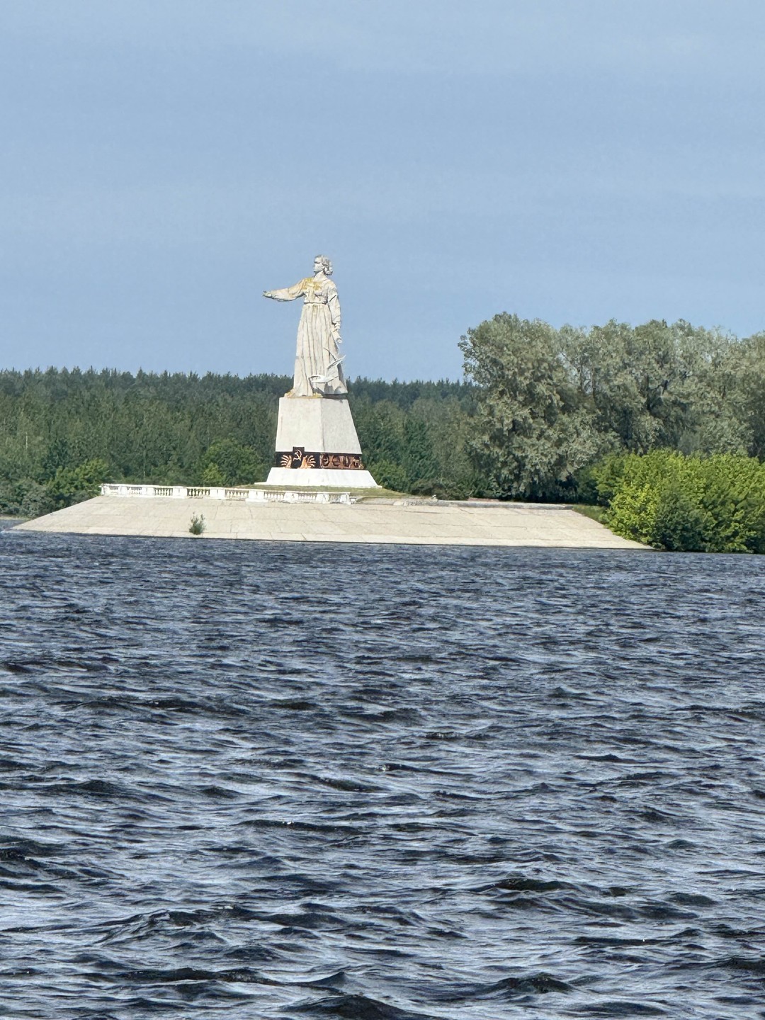 Экскурсовод Лада провела нас по Рыбинску и все подробно нам рассказала, спасибо ей за это большое