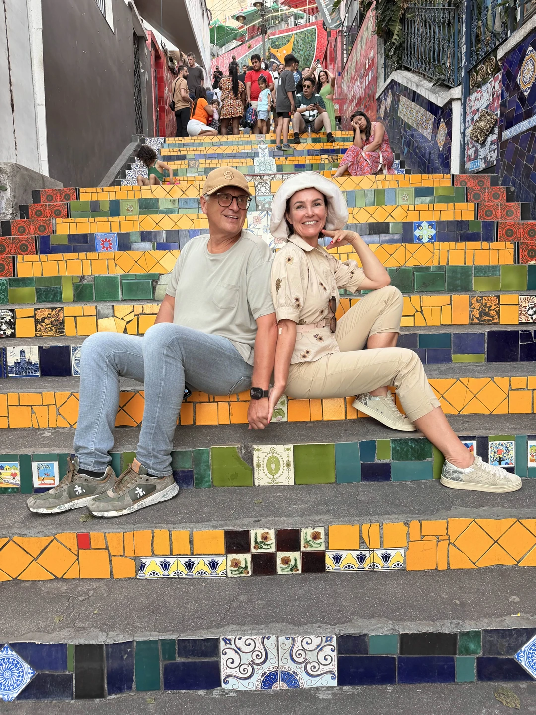 Нашим путеводителем по Рио была Оксана, приятная сеньорита, вхожая в фавелу Санта Марта и отлично ориентирующаяся