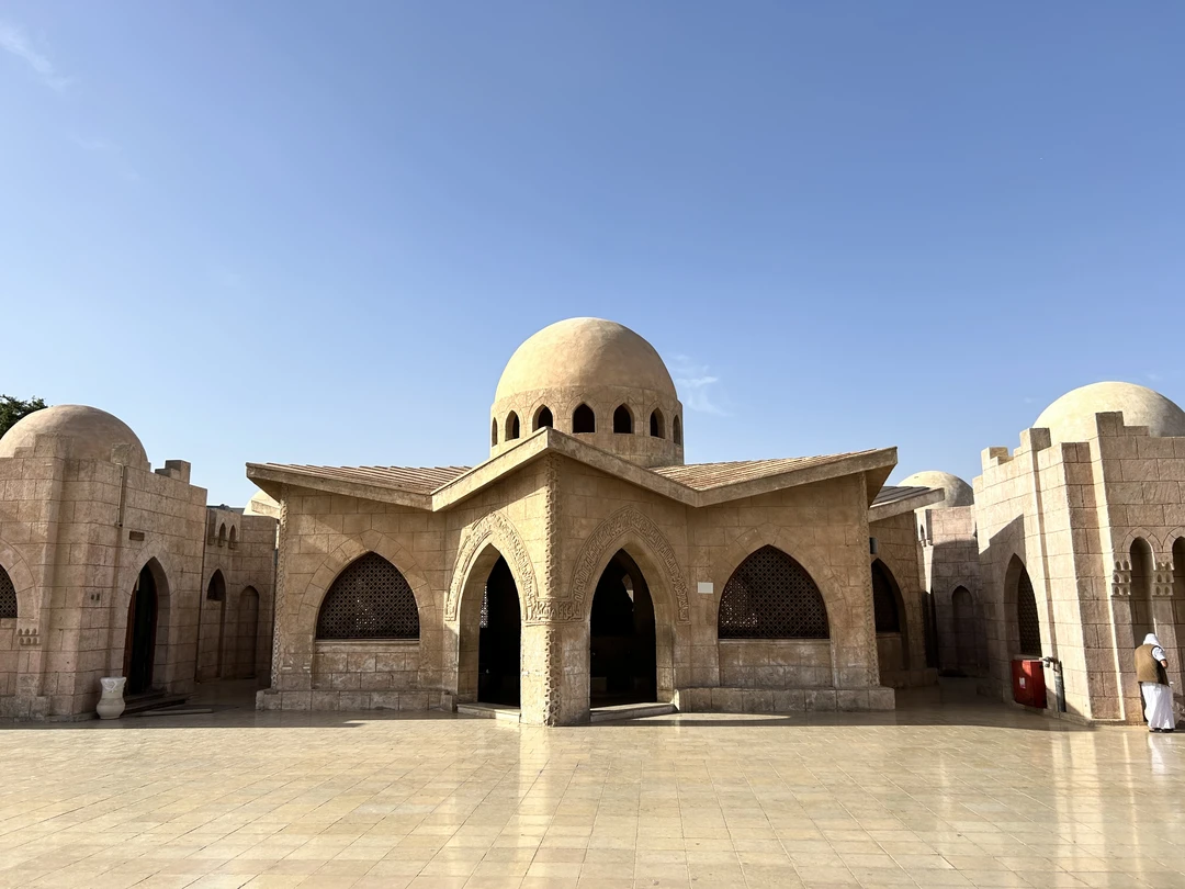 Хочется порекомендовать всем экскурсию! Провела Наталья! Отличные знания, на любой вопрос ответит. Передвижение комфортное на автомобиле