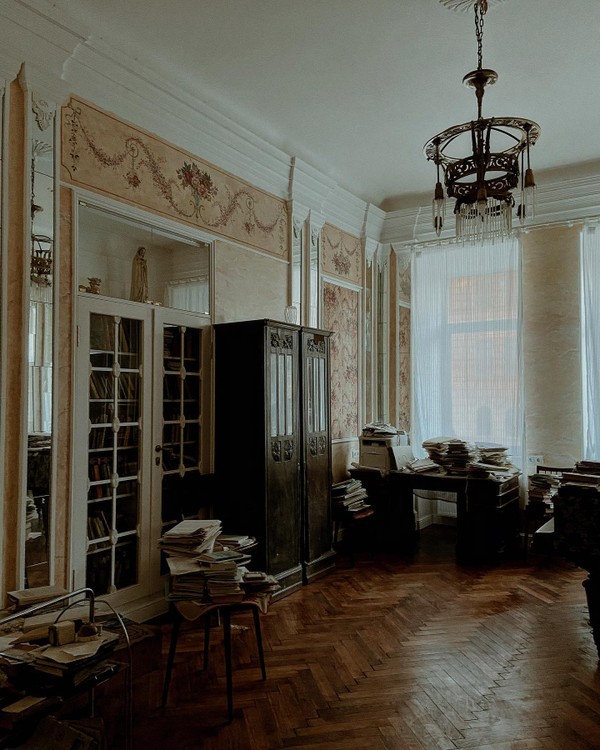 Виды Дома и женские истории Петербурга