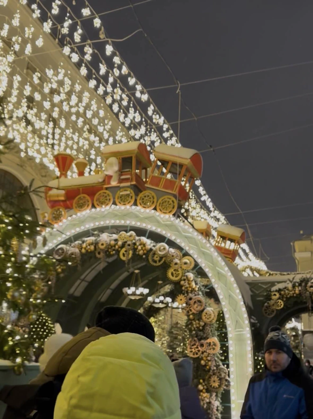 Новый год в Москве от Петра до наших дней: история праздничного освещения (Елена)