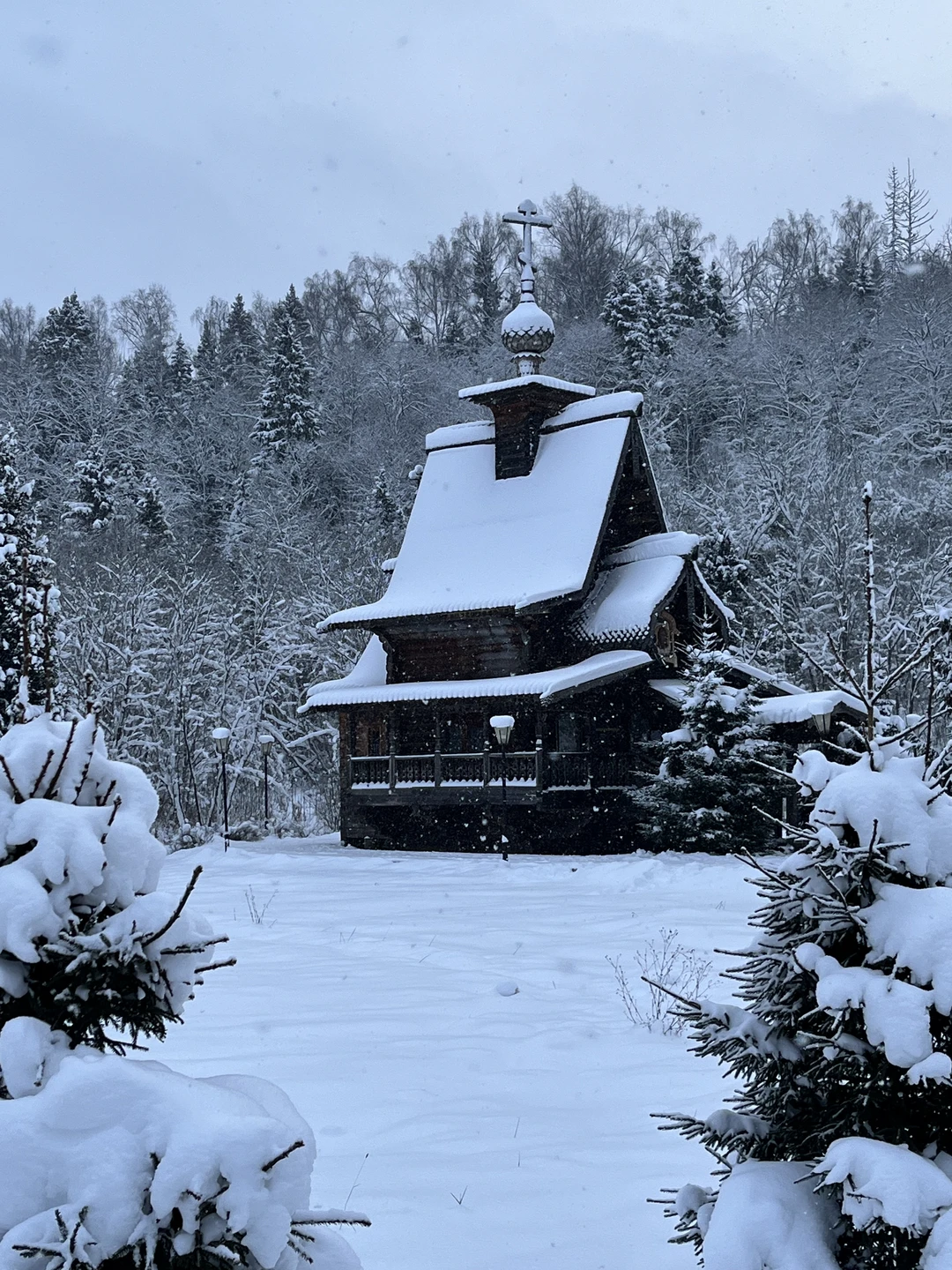 Пунктуальность, интеллект, обаяние, глубокие знания - эти качества отличают Сергея. В указанное время за нами заехал