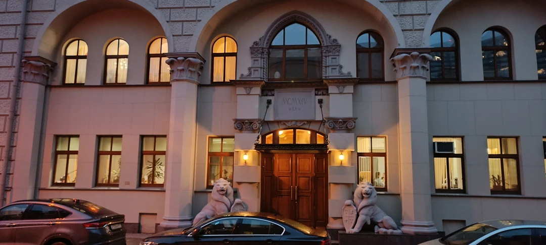 Спасибо за экскурсию, было интересно! Вы раскрыли новую информацию о фильмах советских для нас. Показ на