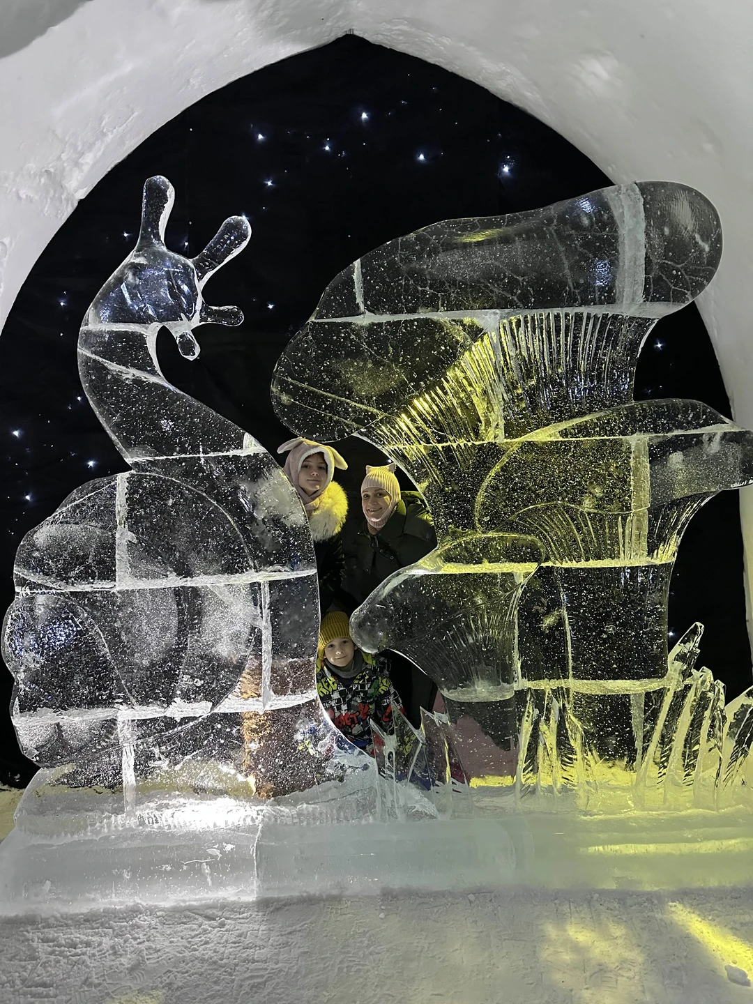 Ездили с Евгением! Просто потрясающий человек, идеально, для авантюристов, вроде нас! Готовых на любые приключения! Все