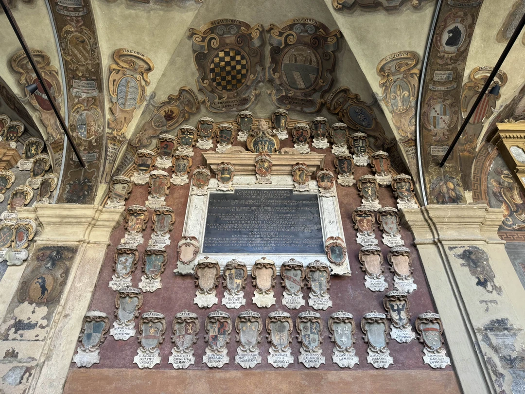 За 2.5 часа благодаря Ольге мы узнали практически все о Болонье. Посетили и Университет и основные