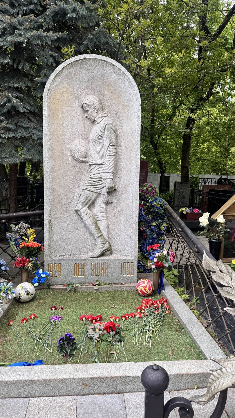 Потрясающая экскурсия! Очень интересно и увлекательно Денис подавал материал! Деликатные подробности, шутки, позитив! Вышли с кладбища