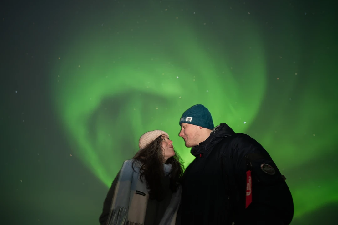 Очень повезло в свой день рождения увидеть и запечатлеть, с помощью Алексея, такое яркое сияние. Фото прилагаю)