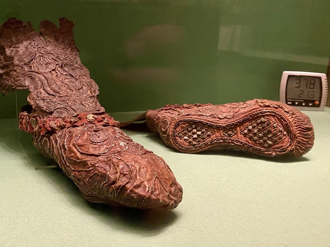 Мария проводила для нас праздничную археологическую экскурсию по Эрмитажу в честь моего дня рождения, и это были прекрасные часы!