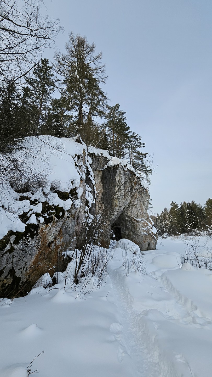 Прекрасно провели день в компании с Константином. В дороге Константин нам рассказывал про историю Урала. Вся