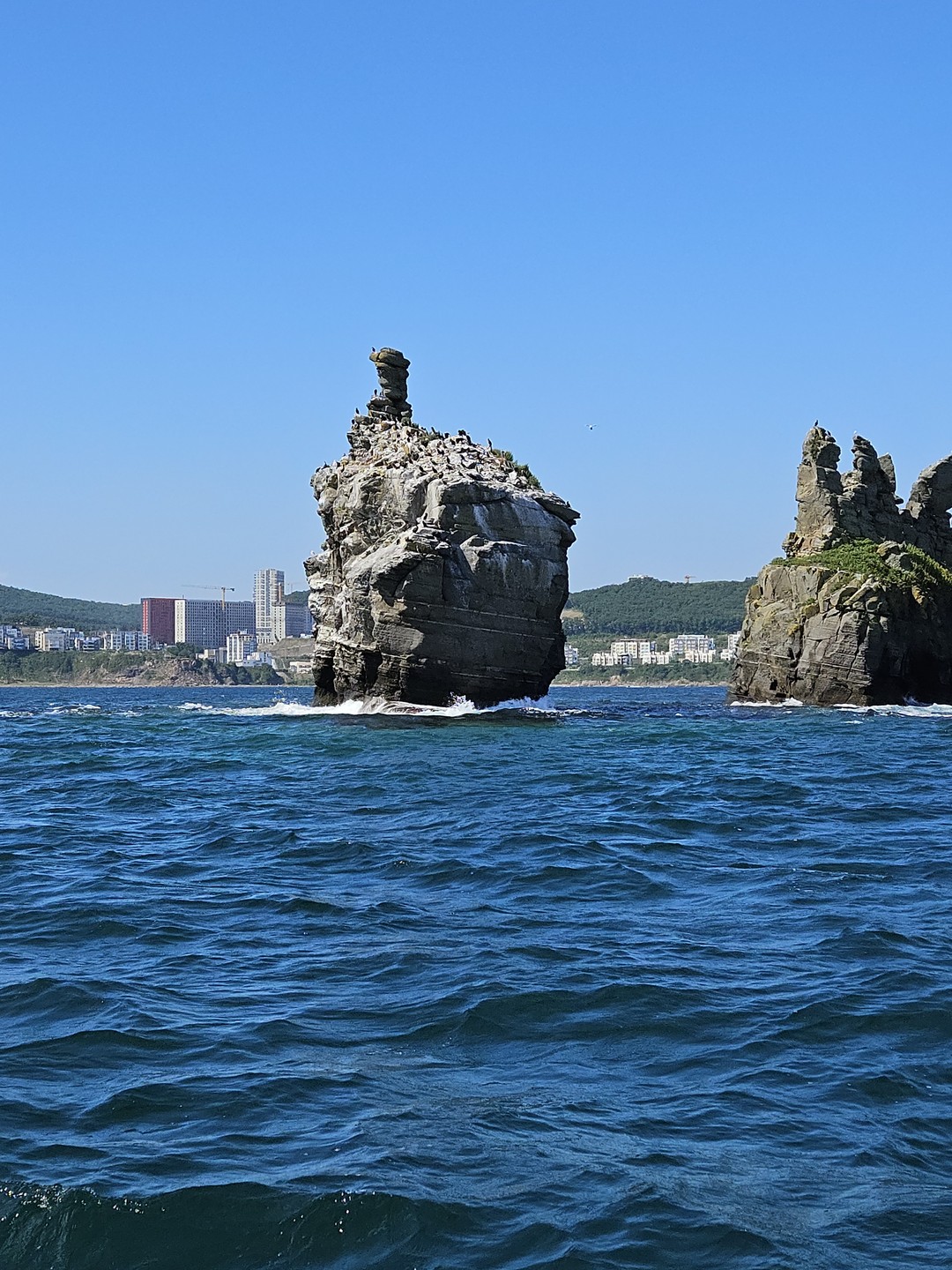 Отличная водная экскурсия по мостам и маякам! Три часа на одном дыхании. Капитан Артём рассказывает очень