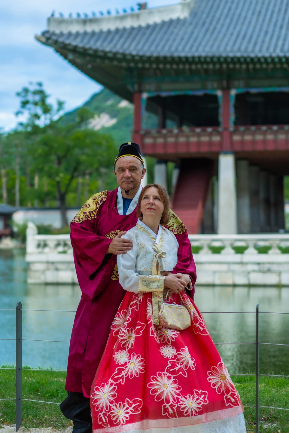 Удивительно быстро прошел день в компании Ольги. Внимательная и пунктуальная. Накануне экскурсии предупредила о удобной обуви,