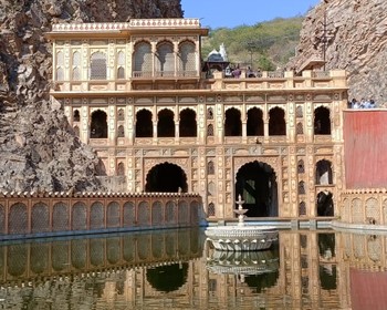 Храмовый комплекс Галта, королевский мавзолей и возвращение в Дели