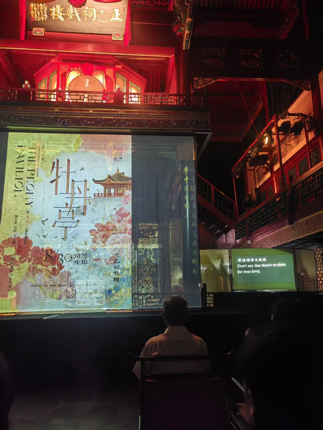 Я студент, изучаю китайский язык в Китае, сейчас у меня каникулы, и как раз хочу побольше