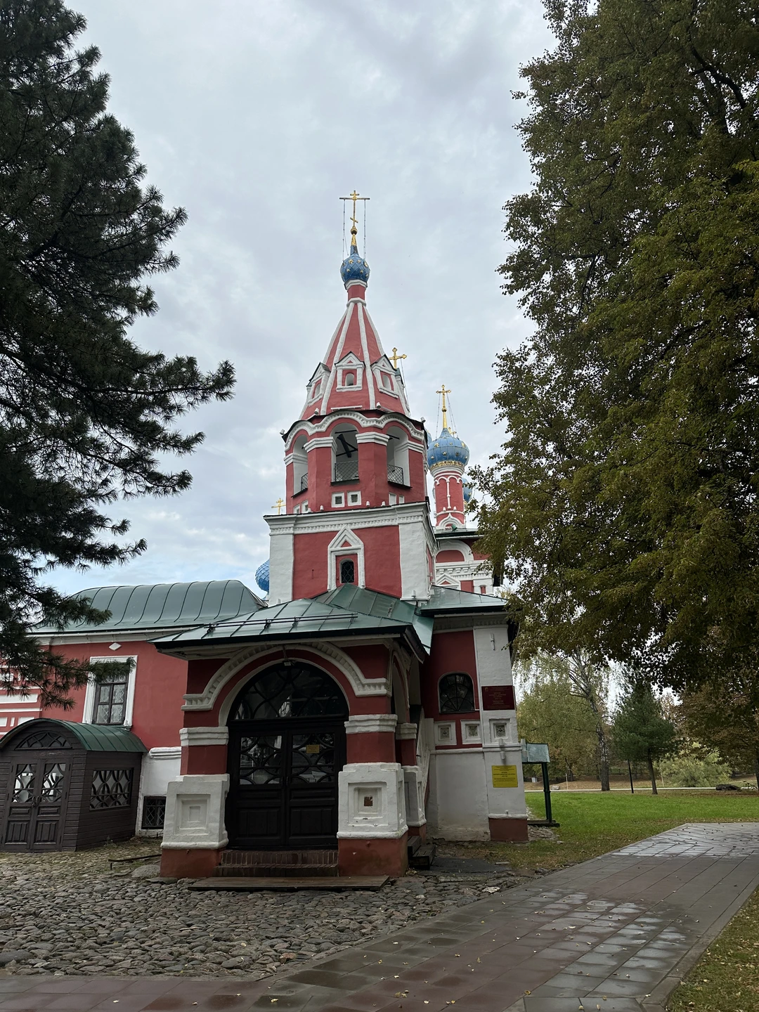 Надежда очень интересно рассказала про город Углич, были и интерактивные вопросы. Так же показала магазинчики, где