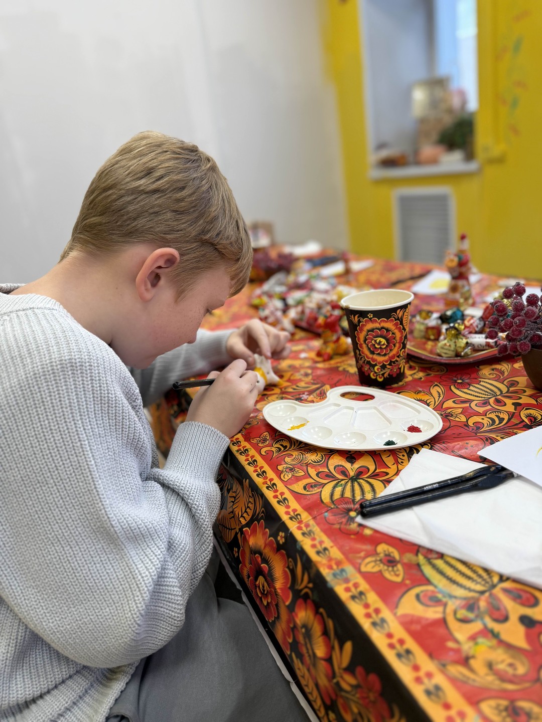 Замечательный и душевный мастер класс. Мы послушали рассказ об истории филимоновской игрушки. Откуда она родом, кто