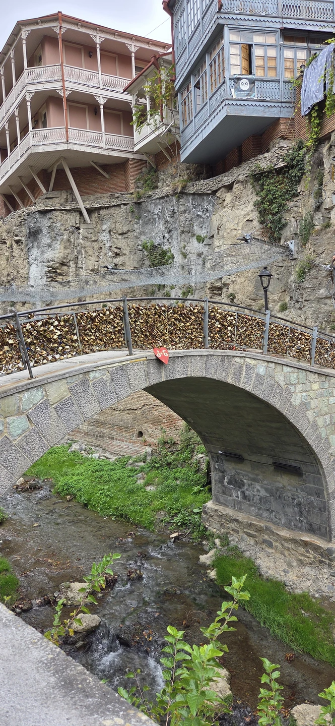 Нам очень понравилась экскурсия, гид Гарри очень много и интересно рассказывал, локации интересные, угощали вином, буду советовать друзьям!