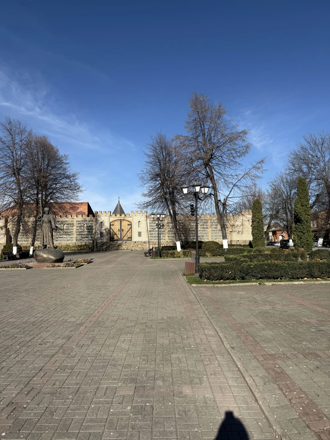 Тимур,просто супер гид,очень интересно было слушать и следовать за ним по маршруту. Внимательный к гостям,красиво рассказывал,все