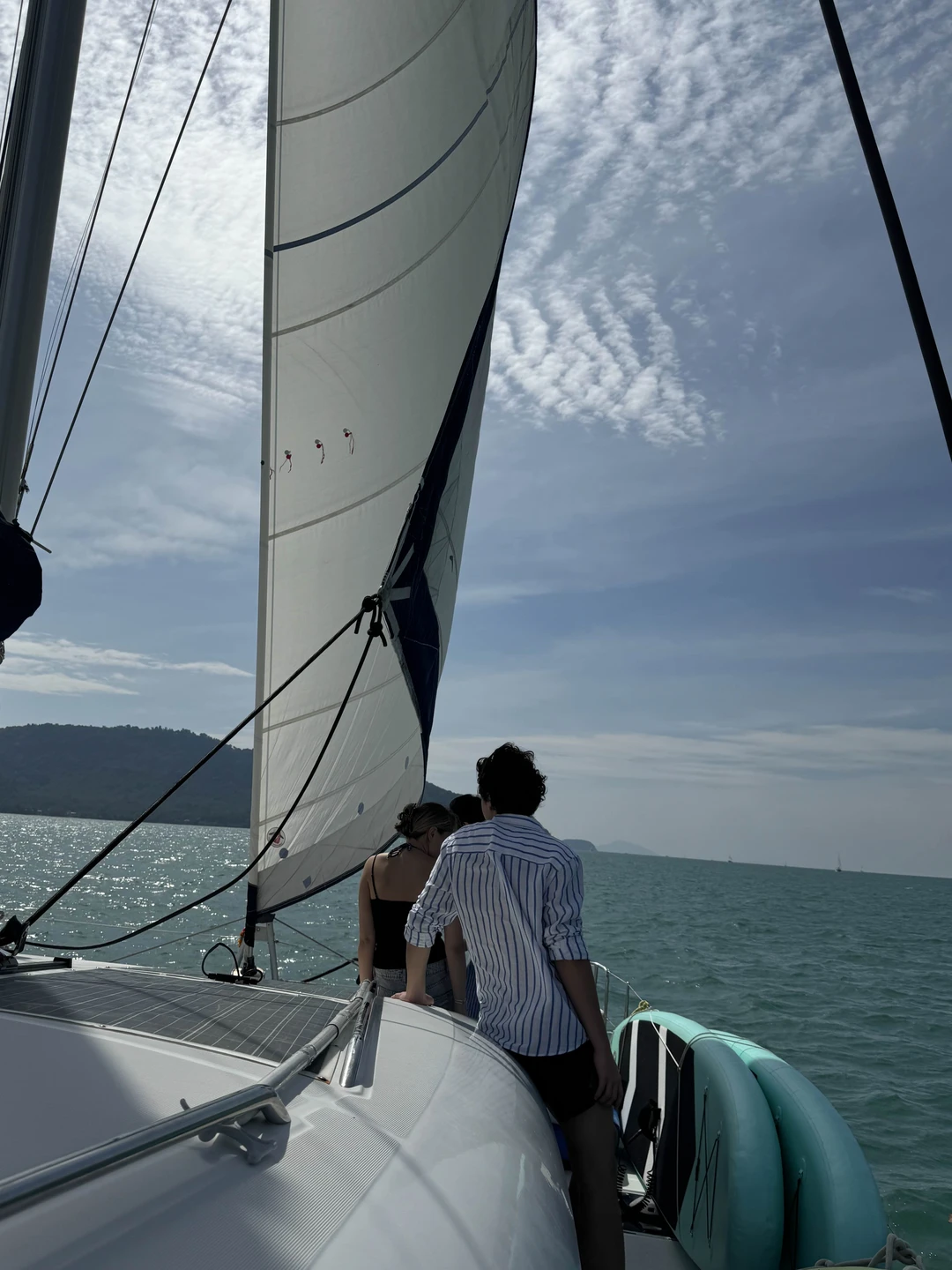Рыбалка не состоялась ввиду огромных волн, но зато мы насладились морской прогулкой на остров Рача. Но