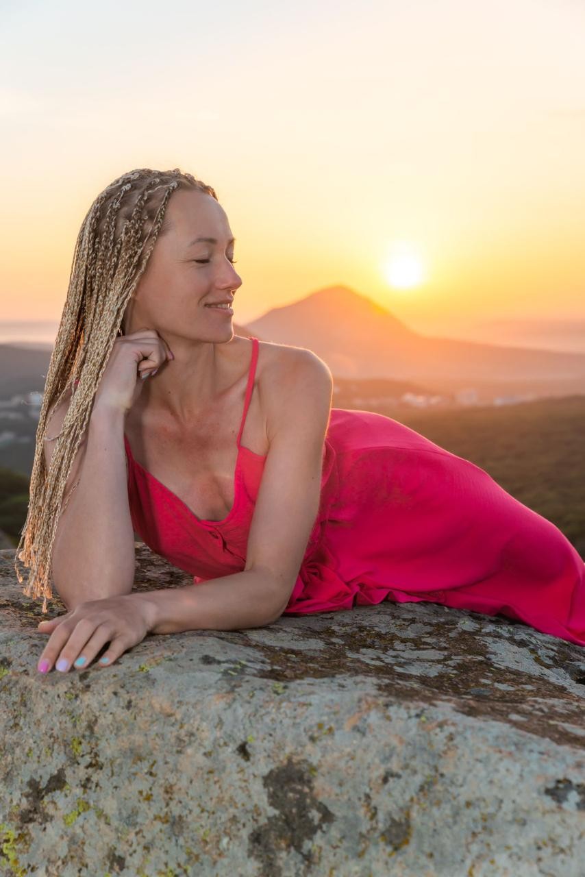 Давно мечтала побывать в этих местах, и не просто побывать, а встретить в горах закат или