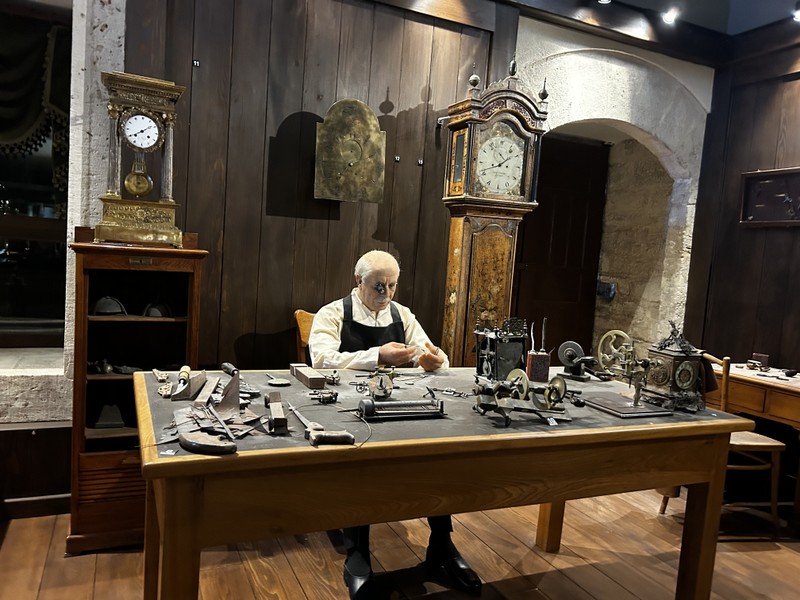 Нашу экскурсию проводил прекрасный рассказчик Рушен. Много интересных подробностей о религии, истории и обычаях, но было