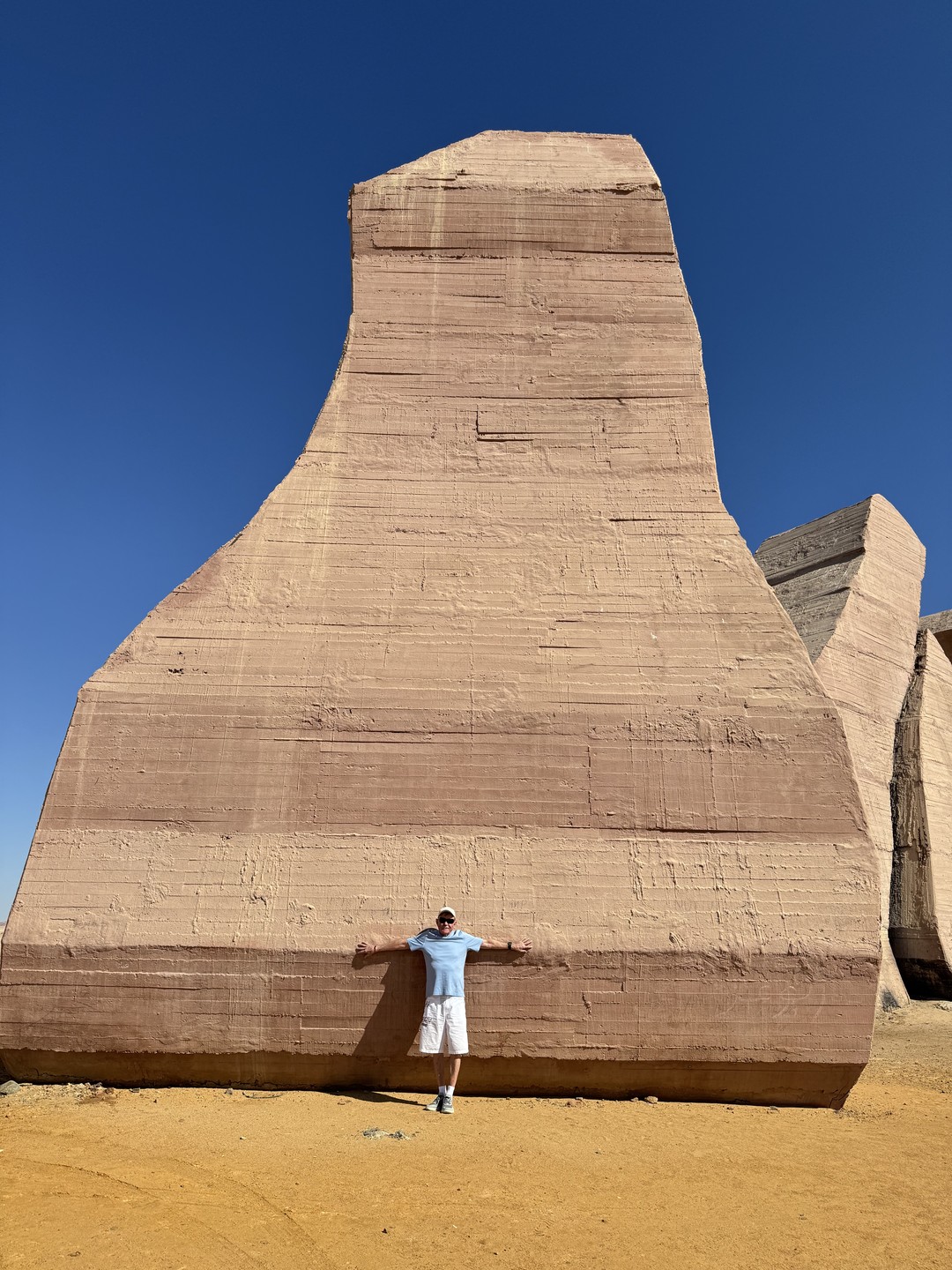 Благодаря заботе и вниманию нашего гида-проводника Махмуда обычная экскурсия по пустыне превратилась в увлекательную поездку