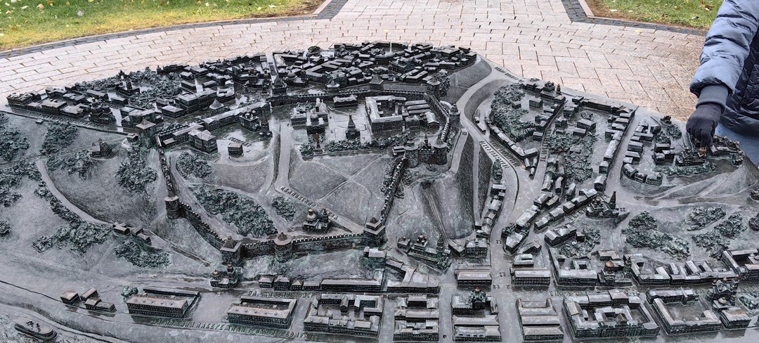 Большая благодарность Ирине за экскурсию! С удовольствием посмотрели Кремль и окрестности, узнали много интересных фактов, которых