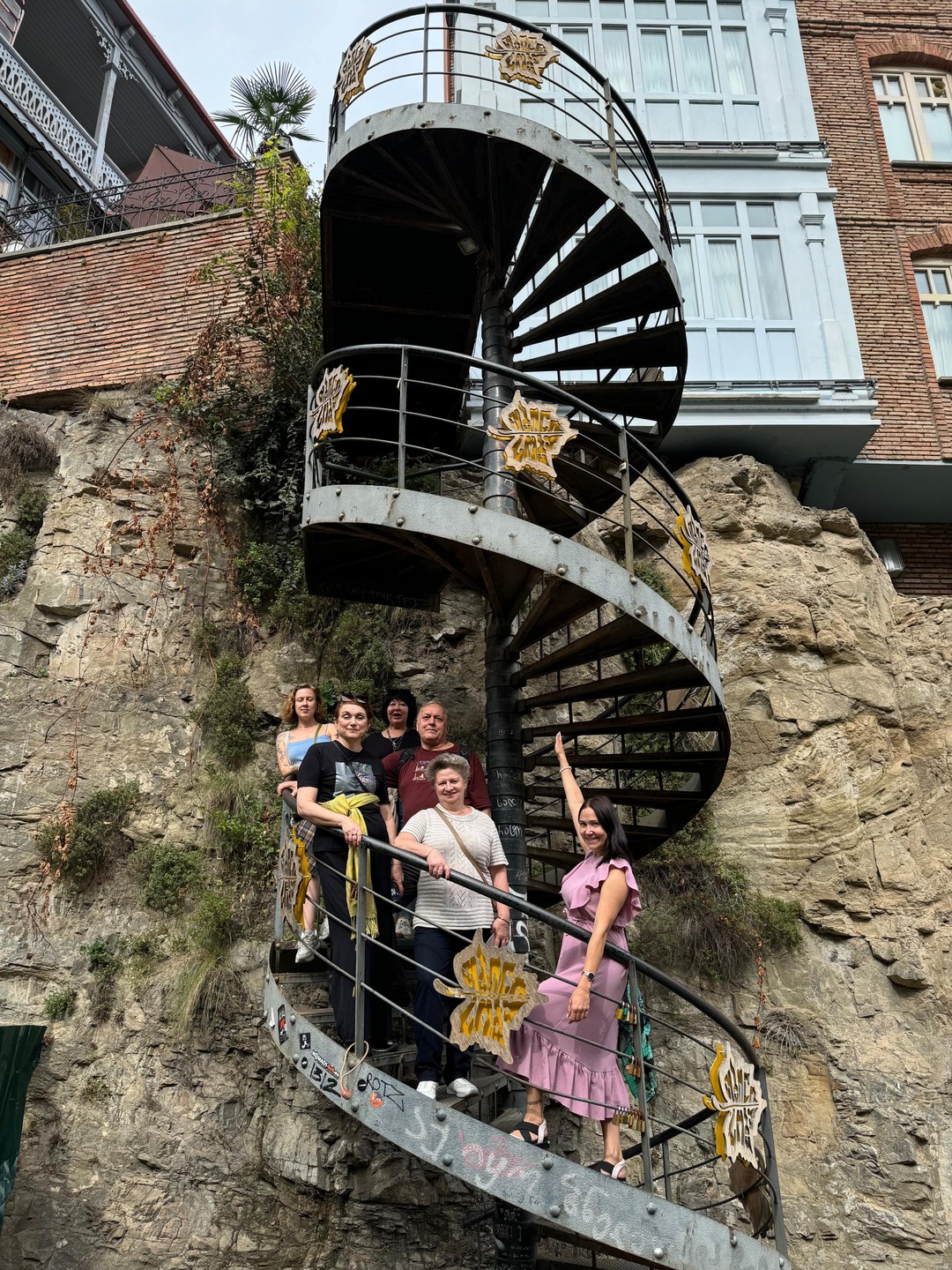 Хочется поблагодарить организатора нашего двойного путешествия, тур сформирован грамотно, очень насыщенно, но не обременительно, есть время