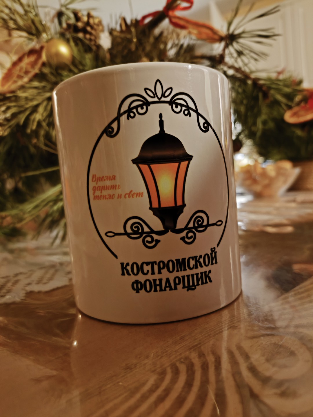 Очень классная экскурсия по Костроме,наполненная городскими легендами. Экскурсия легкая,интересная и увлекательная. Ее проводит целая семья,которая прям