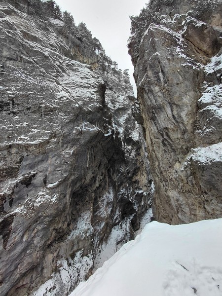 Экскурсия очень понравилась, к сожалению, в этот день выпал снег, горы были плохо видны, но наш