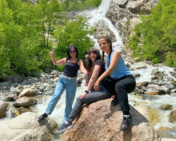 Водопад Алибек и озеро Туманлы-Кёль