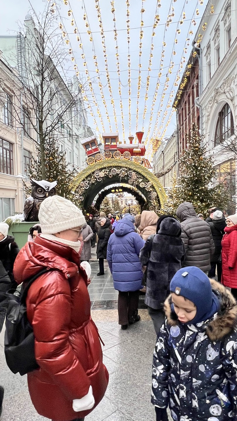 Отличная экскурсия-прогулка по центральной части новогодней Москвы. Наша столица в очередной раз поразила, какая она величественная