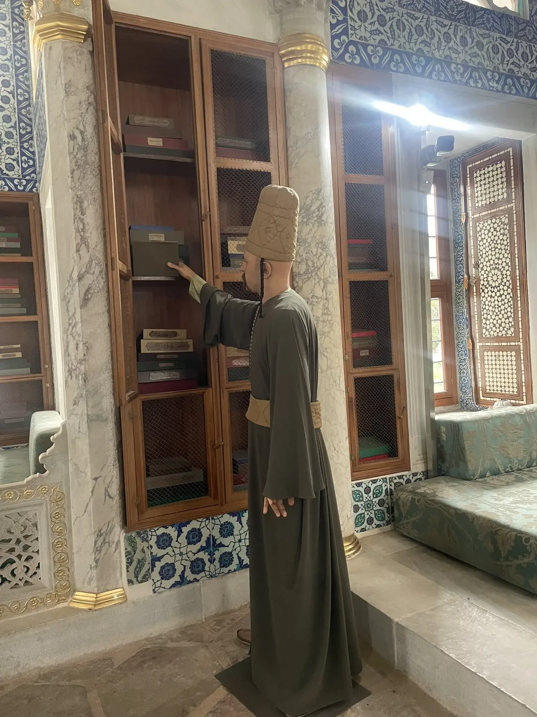 На второй день после экскурсии "Увидеть главное в Стамбуле" мы отправились во дворец Топкапы. И Рушен