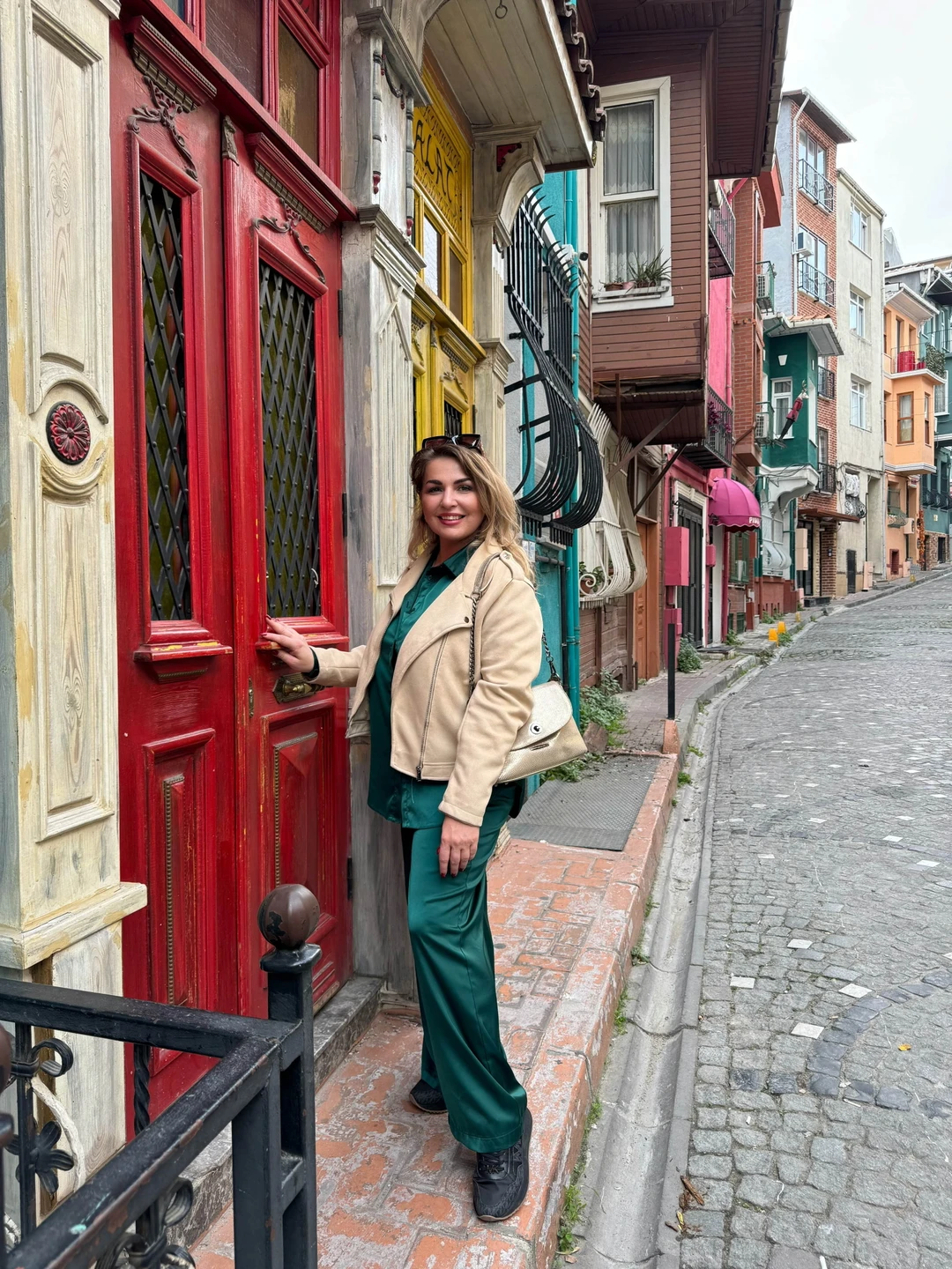 Прекрасный гид! Интересно рассказывал о Стамбуле, фоткал. Рекомендую всем!