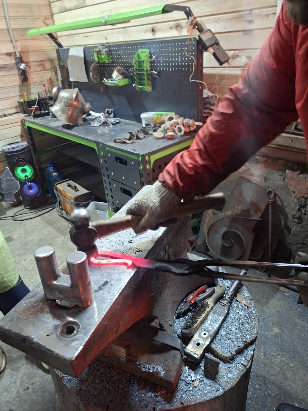 Необычный очень интерессный мастер класс. Алексей знает свое дело и может смело делиться своими знаниями и