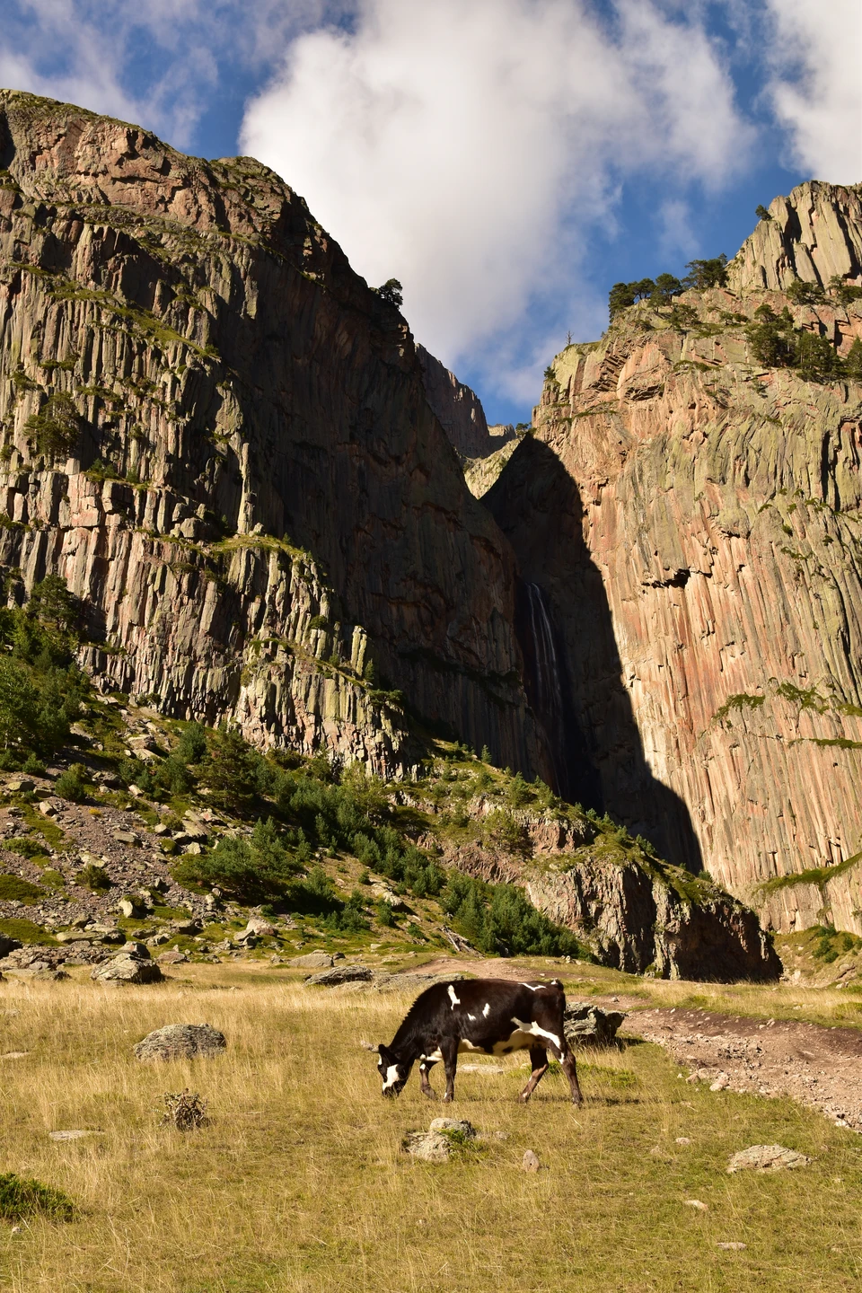 Азамат был для нас проводником в нашем путешествии по Чегемскому ущелью и окрестностям. Поездка проходила на