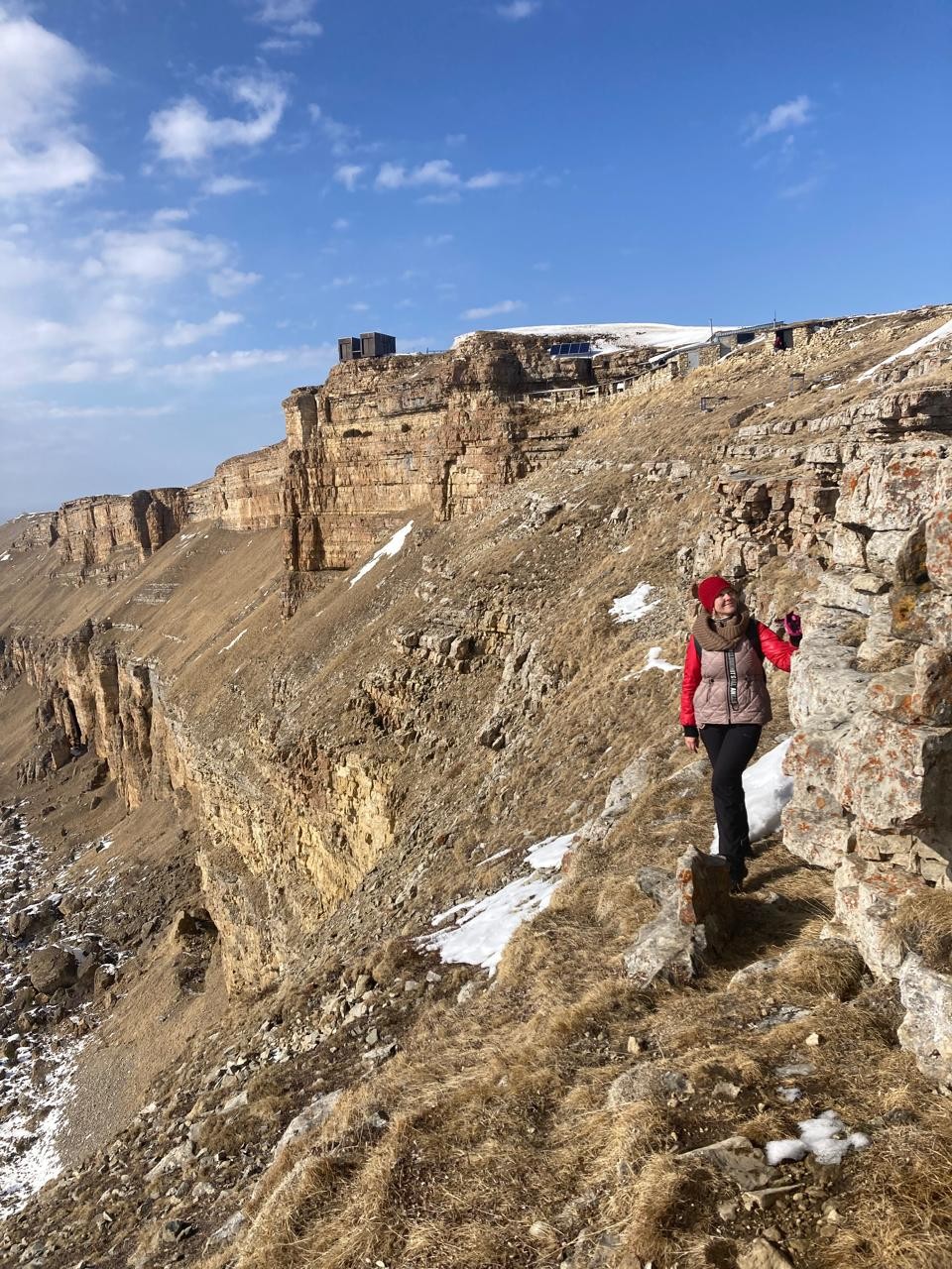 Очень классно получилось, несмотря на то, что дорога непроезжабельная (март месяц), мы за день одни туда