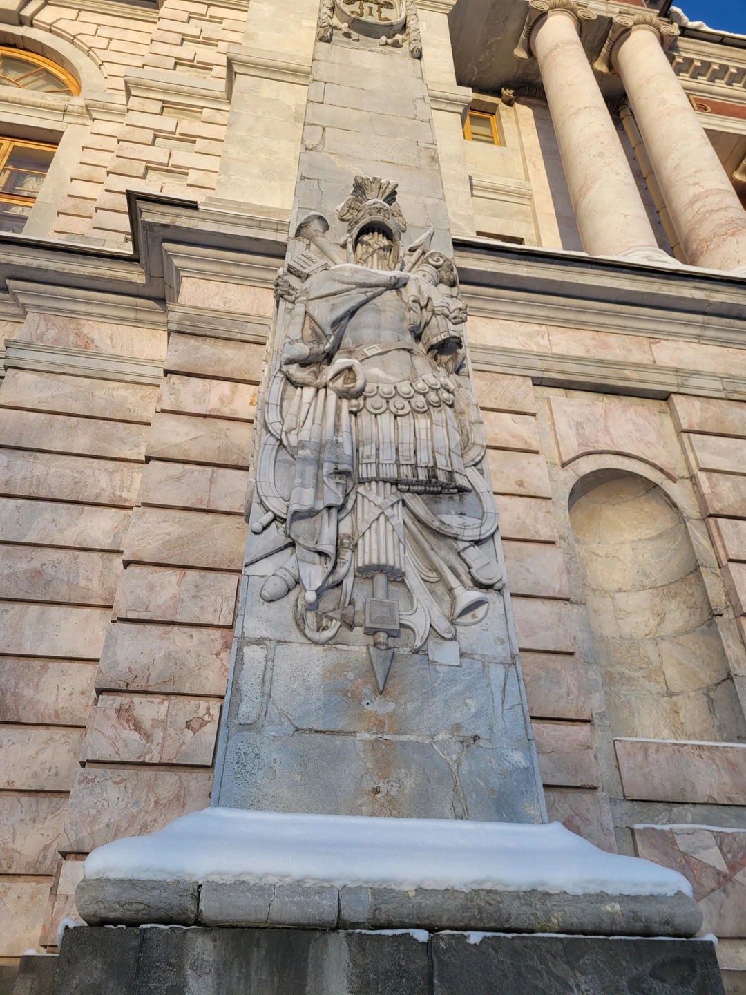 Экскурсия была прекрасна! Солнечный, морозный, новогодний Петербург! Утро 1 января, все ещё спят. Нас это так