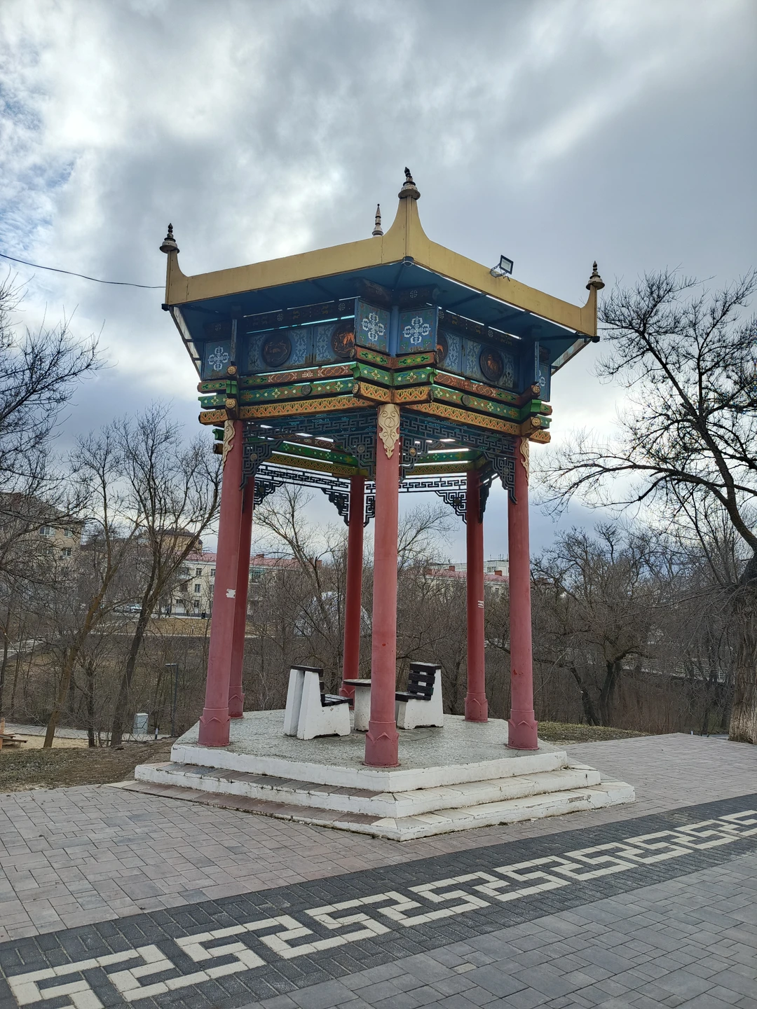 Знакомство с городом решили предоставить экскурсоводу и не пожалели. Наян (или Ян, как он представился) поразил