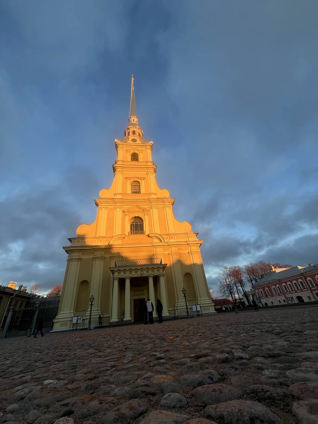 Спасибо большое за увлекательную экскурсию. Информация подана в большом объеме но, все четко и понятно