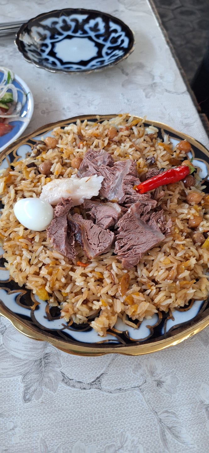 Мы поучаствовали в прогулке-впечатлении! Гуляли с Евгением по Ташкенту, были вдвоём с мужем и с малышом