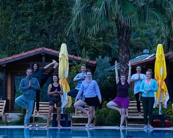 Встреча, переезд в Чиралы, восстанавливающая практика, прогулка к морю