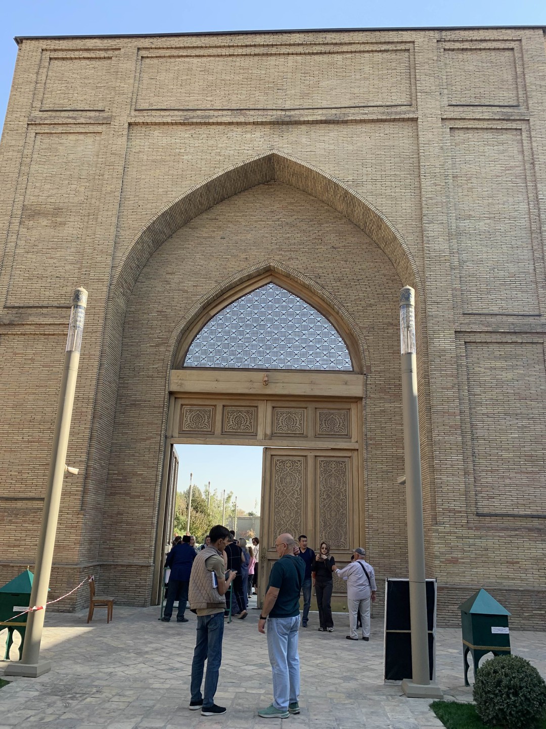 Экскурсия по Ташкенту нам очень понравилась. Мы были в старой части города, в центре города (парк)